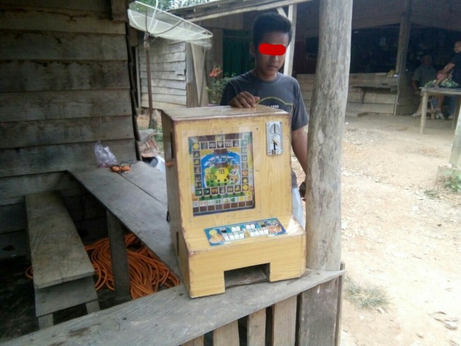 Sat Reslrim Polres Tebo, Rabu (15/11) berhasil mengamankan satu unit mesin judi dingdong atau jackpot.